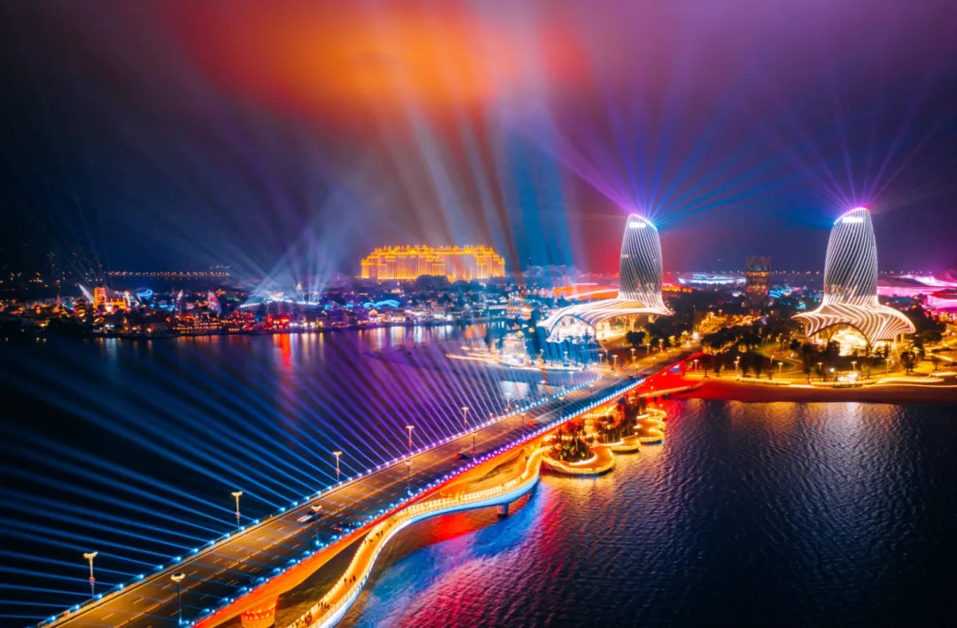 儋州?；◢u兩大樂園榮獲 “游樂界·金冠獎”兩大獎項！